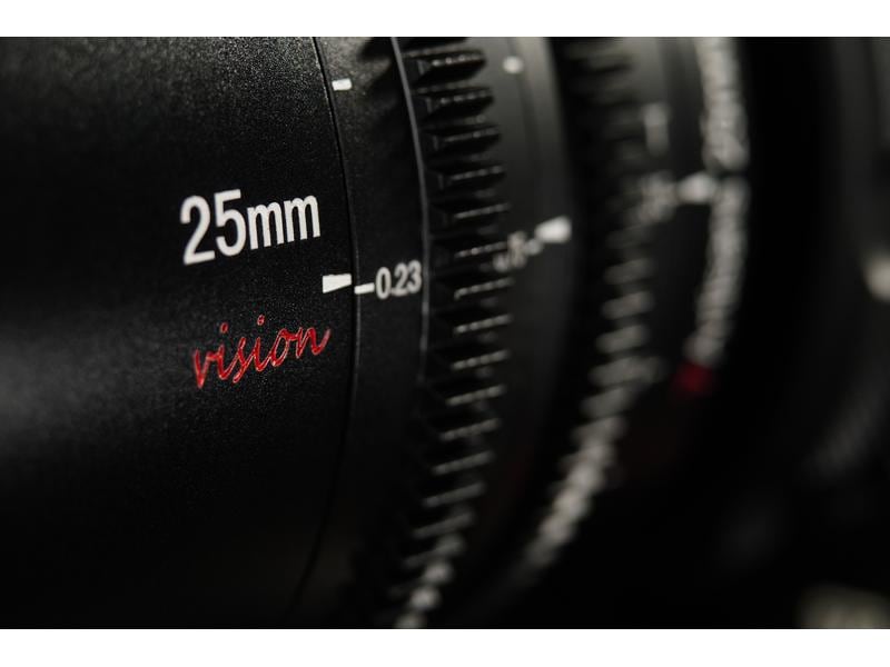 7Artisans Longueur focale fixe 25mm T/1.05 – Canon RF