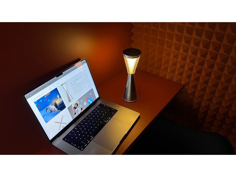 xoxo design ag Lampe de table à accu X8, 3W, 2700K, 28.1 cm, or