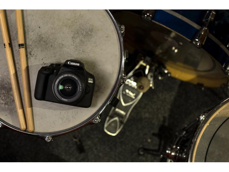 Canon Appareil photo EOS 2000D Kit 18-55